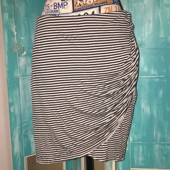 a.n.a. | women's striped skirt - Picture 2 of 7